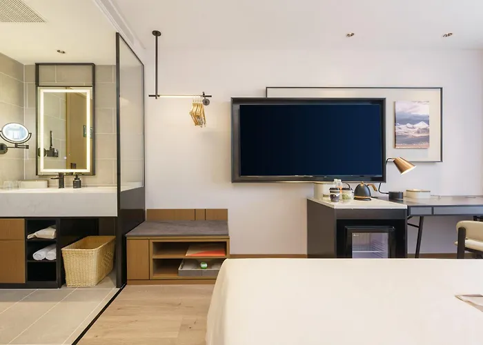 Dalian Airport Yingke Road Atour Hotel